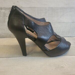 Sofft T-Strap Open Toe Pump with Back Zipper Black Size 6.5w